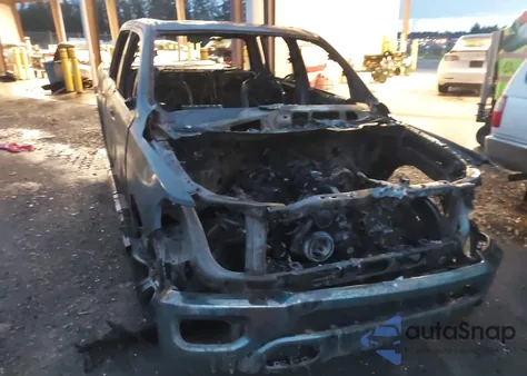 2019 Ram 1500 Laramie 4X4 5'7 Box z USA, uszkodzony, nr VIN 1C6SRFJT4KN786781